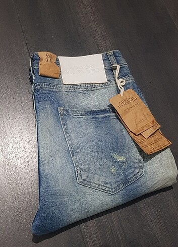 SKİNNY FİT JEAN.