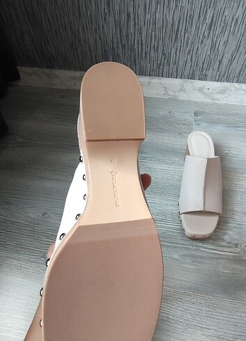 38 Beden ten rengi Renk Stradivarius Kadın Terlik çok şık ve Rahat kullanılabilir Topukl