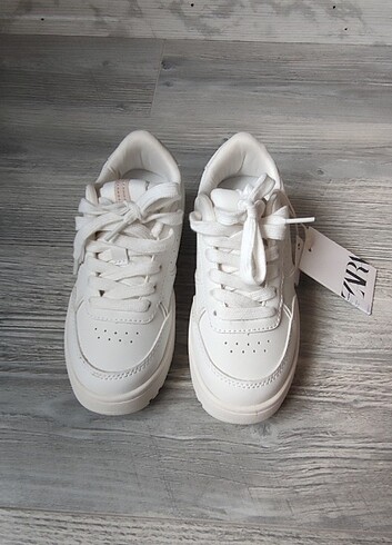 30 Beden Zara Unisex Spor Ayakkabı