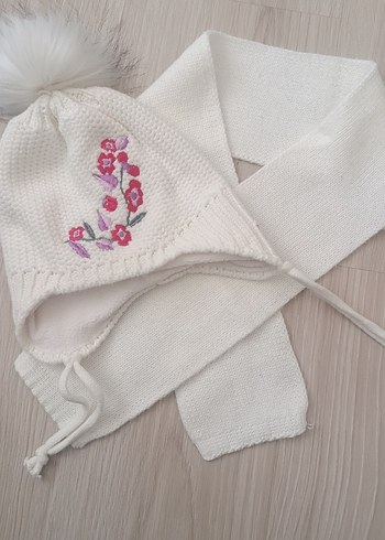 Nakışlı Beyaz Örgü Çocuk Bere ve Atkı Seti