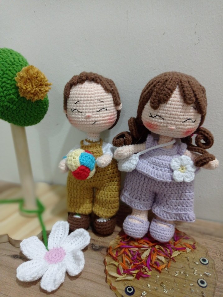 El Örgüsü Kahverengi Bebek - Görsel 2