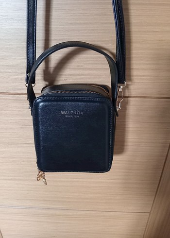 Valentino Zincir Detaylı Siyah Deri Kadın Çanta
