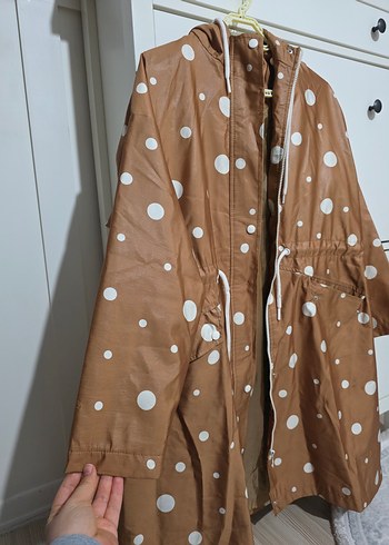 Manuka kahverengi Puantiyeli Midi Yağmurluk - Görsel 4