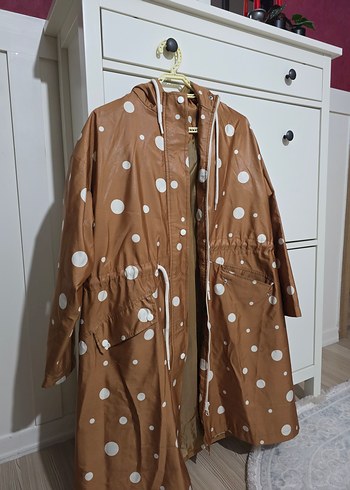 Manuka kahverengi Puantiyeli Midi Yağmurluk - Görsel 2