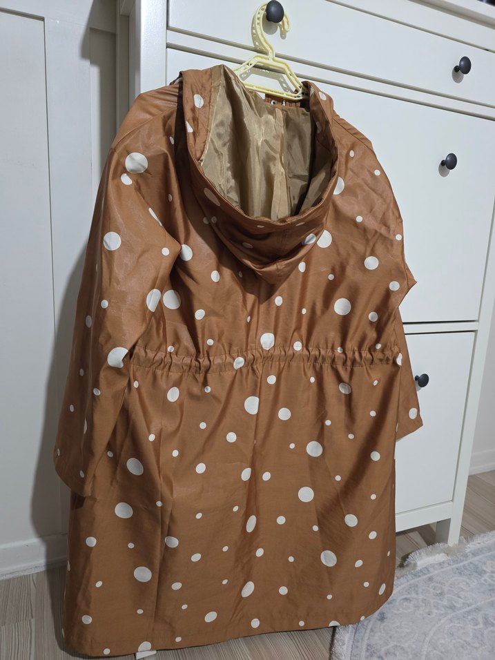 Manuka kahverengi Puantiyeli Midi Yağmurluk - Görsel 5