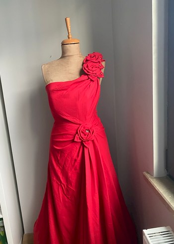 Askılı Çiçek Detaylı Kırmızı Uzun Abiye Elbise - Görsel 2