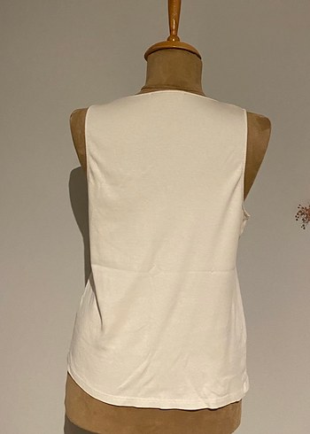 Beyaz Kolsuz Fitted Kadın Atlet - Görsel 3