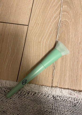 eklips fondöten fırçası ve kırmızı dudak kremi - Görsel 2