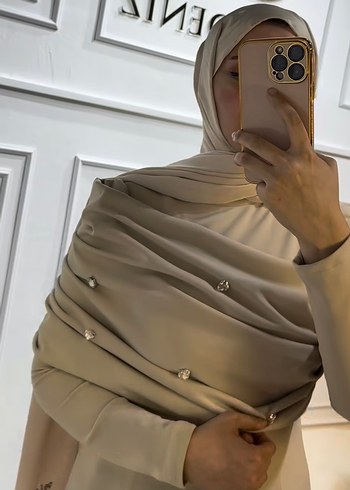 Uzun Beyaz Drape Detaylı Tesettür Abiye - Görsel 3