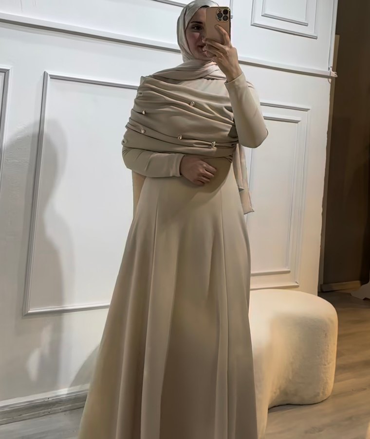 Uzun Beyaz Drape Detaylı Tesettür Abiye - Görsel 2