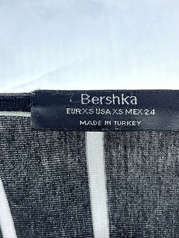 xs Beden çeşitli Renk Bershka Kısa Tulum %70 İndirimli.