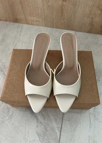 Diğer Bej İnce Topuklu nişantaşı shoes Kadın Terlik