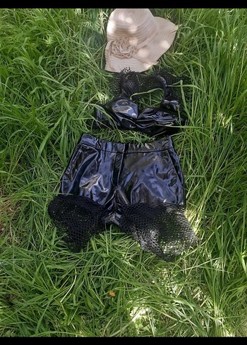 Dantel Detaylı Siyah Mini Deri Şort ikili takım - Görsel 2