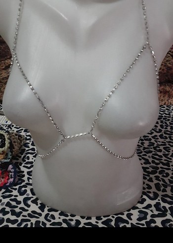 Minimalist Bej Kadın Vücut Zinciri - Görsel 3