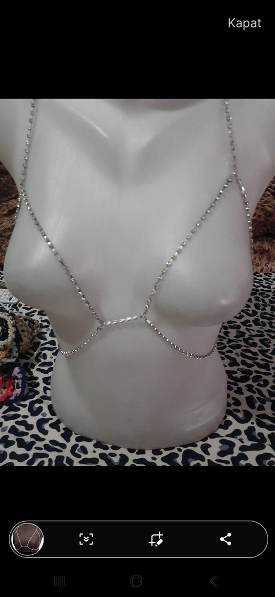 Minimalist Bej Kadın Vücut Zinciri - Görsel 3