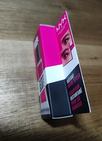 NYX Nyx The Brow Glue