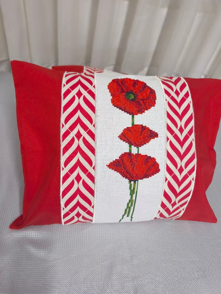 Nakışlı Kırmızı Renkli Yastık Kılıfı - Görsel 2