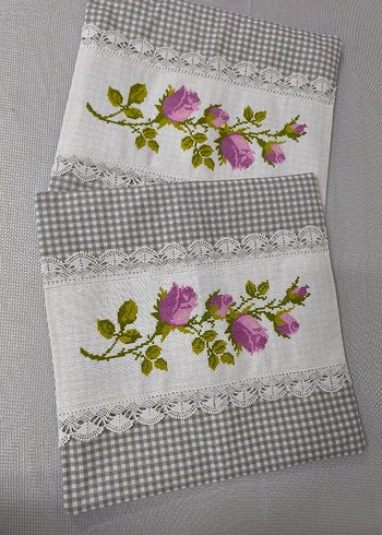 Pembe Nakışlı Gri Kareli Yastık Kılıfı - Görsel 4