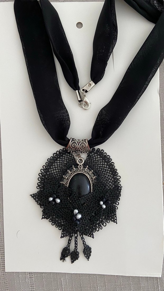 Uzun Siyah Dantel Nakışlı Gotik Kolye - Görsel 4