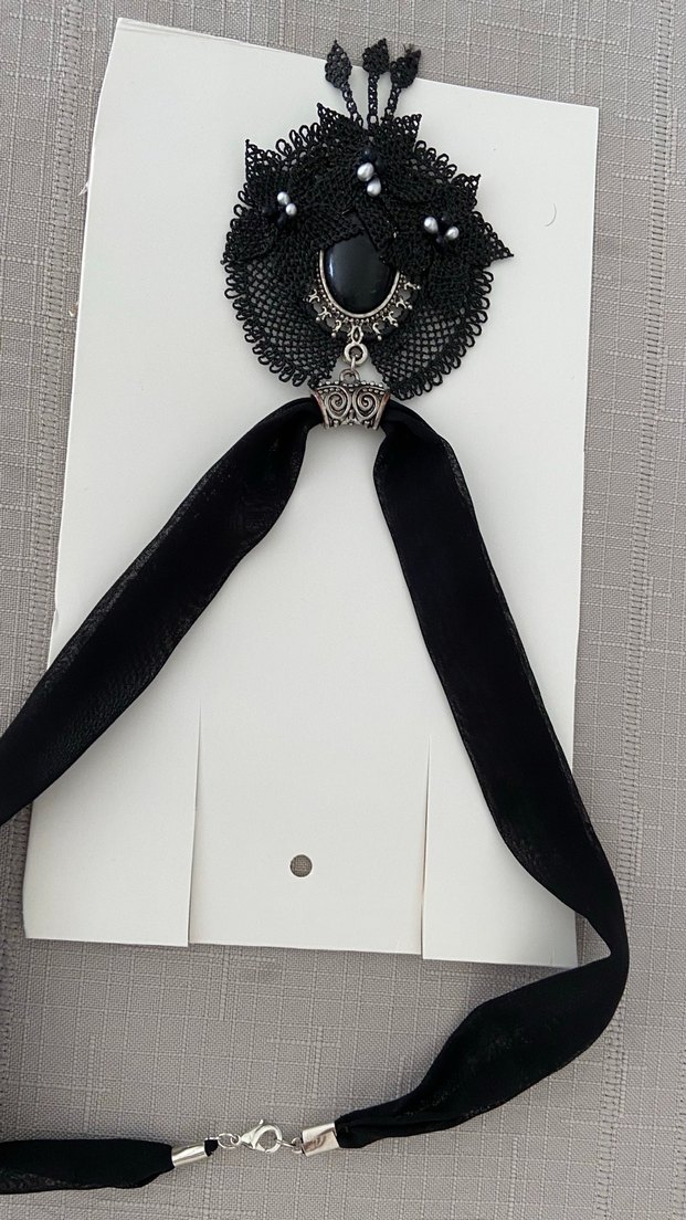 Uzun Siyah Dantel Nakışlı Gotik Kolye - Görsel 5