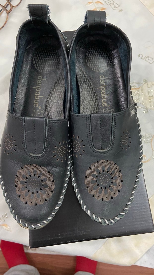 Siyah Nakışlı Deri Dolgu Topuklu Kadın Babet - Görsel 3