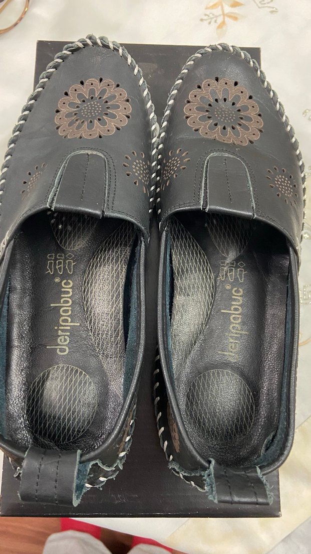 Siyah Nakışlı Deri Dolgu Topuklu Kadın Babet - Görsel 2