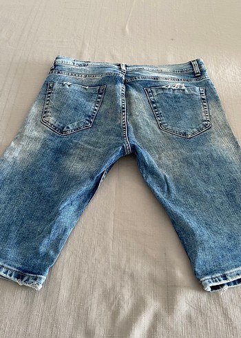 Parlak Mavi Yırtık Mini Denim Erkek Şort - Görsel 2