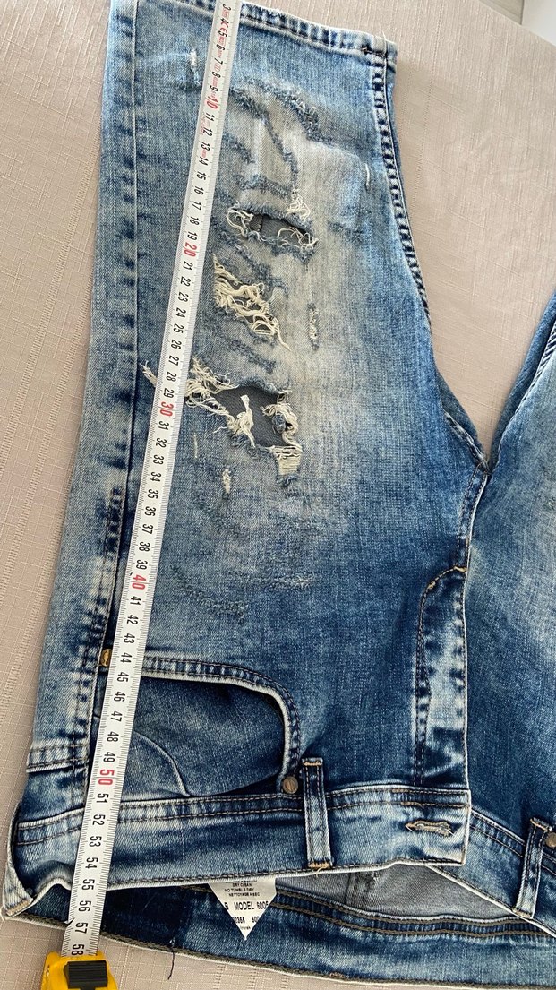 Parlak Mavi Yırtık Mini Denim Erkek Şort - Görsel 5
