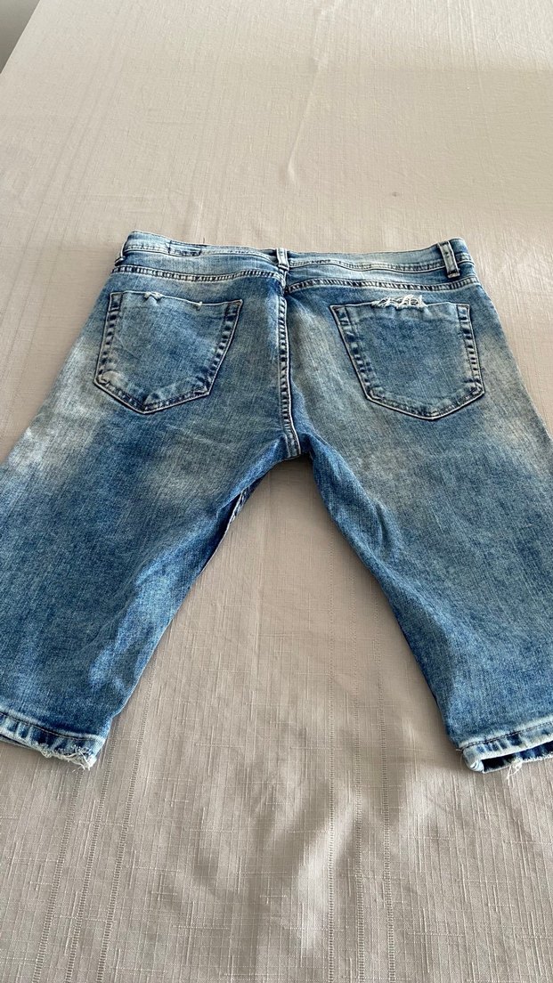 Parlak Mavi Yırtık Mini Denim Erkek Şort - Görsel 2