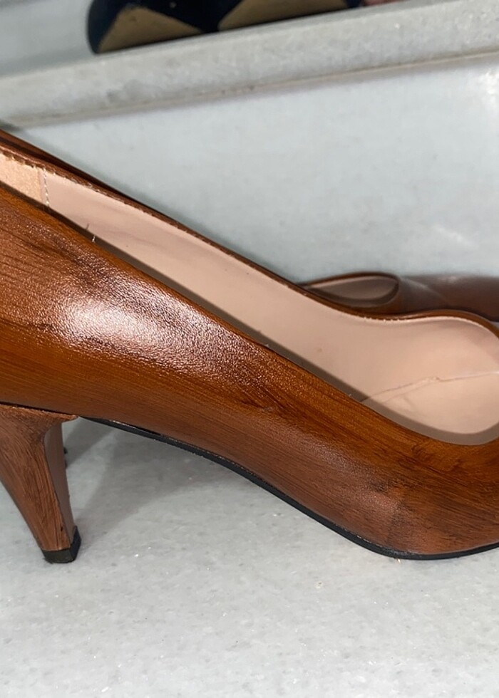 Kahverengi Topuklu Ayakkabı ve Çanta - Görsel 2