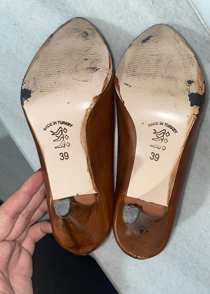 Kahverengi Topuklu Ayakkabı ve Çanta - Görsel 4