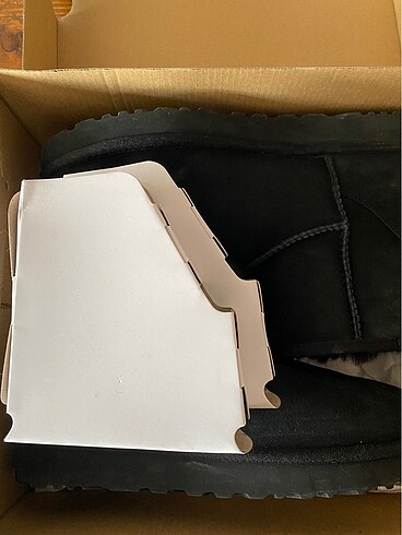 40 Beden siyah Renk ugg mini yepyeni
