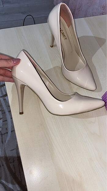 Diğer Krem stiletto
