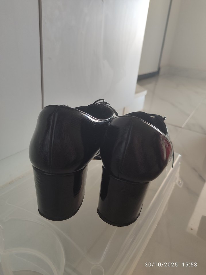 rugan siyah topuklu ayakkabı - Görsel 3