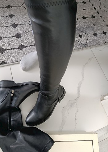 Kadın Siyah Fermuarlı Topuklu Çizme - Görsel 2