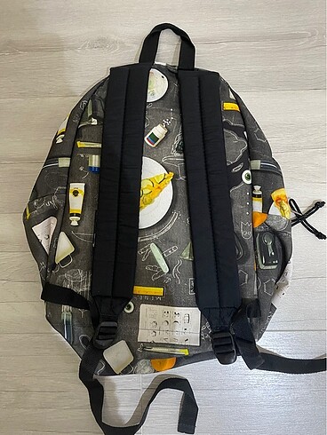 Eastpak orijinal eastpak yarım dönem kullandım sadece