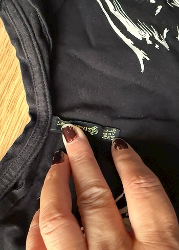 Siyah Gotik Desenli Kedi Baskılı Tişört - Görsel 3