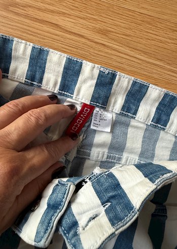 Düğmeli Çizgili Hamile Midi Şort - Görsel 4