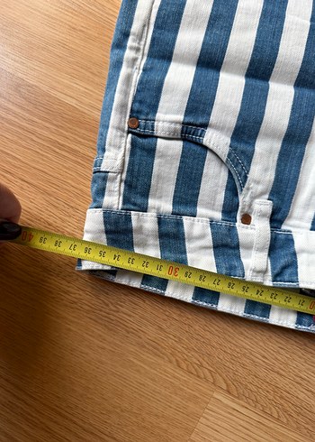 Düğmeli Çizgili Hamile Midi Şort - Görsel 2