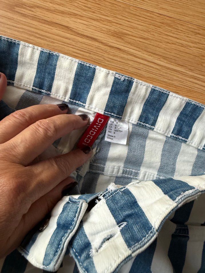 Düğmeli Çizgili Hamile Midi Şort - Görsel 4