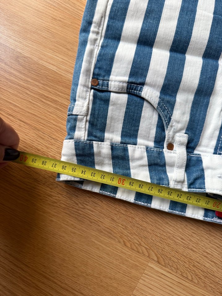 Düğmeli Çizgili Hamile Midi Şort - Görsel 2