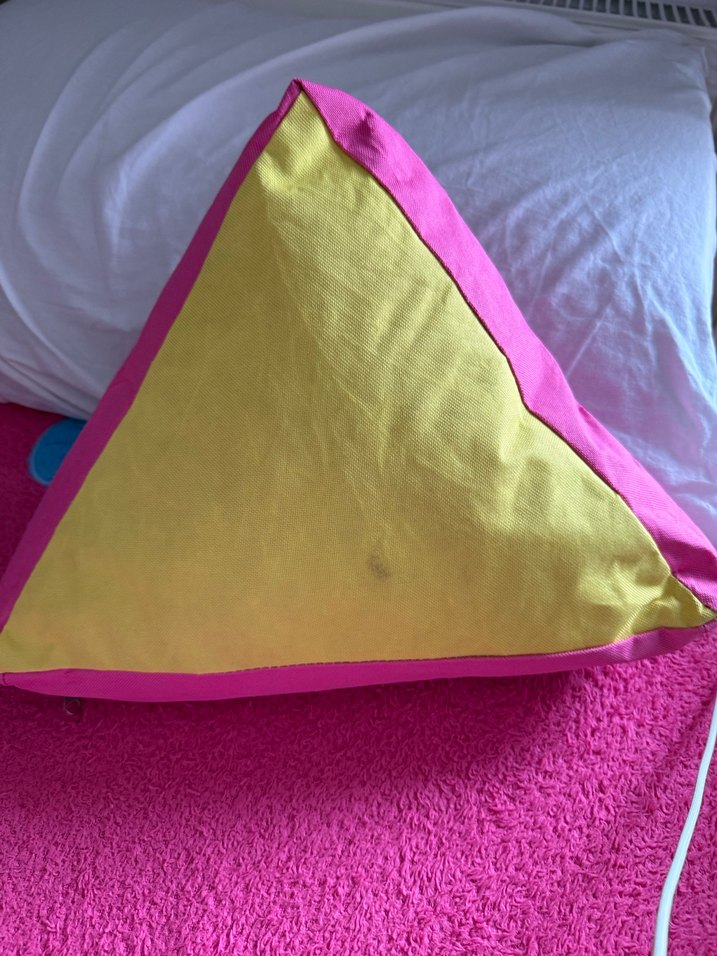 Renkli Üçgen Pop Kültür Yastık - Görsel 2