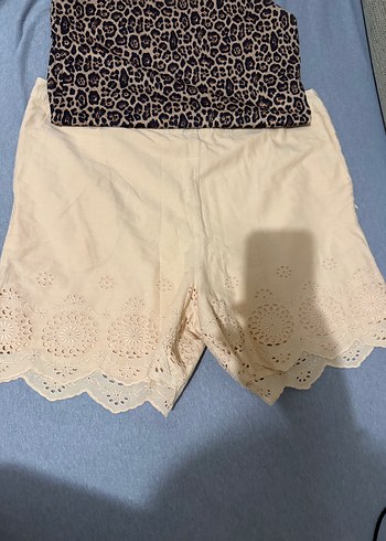 Dantel Detaylı Bej dantel Şort - Görsel 3