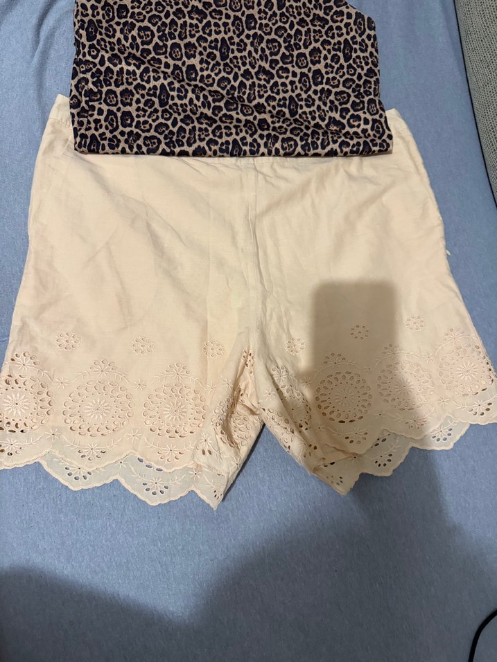 Dantel Detaylı Bej dantel Şort - Görsel 3
