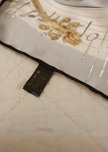 Altın Renkli Klasik Kadın İpek Fular - Görsel 2