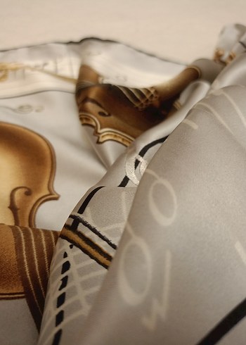 Altın Renkli Klasik Kadın İpek Fular - Görsel 5