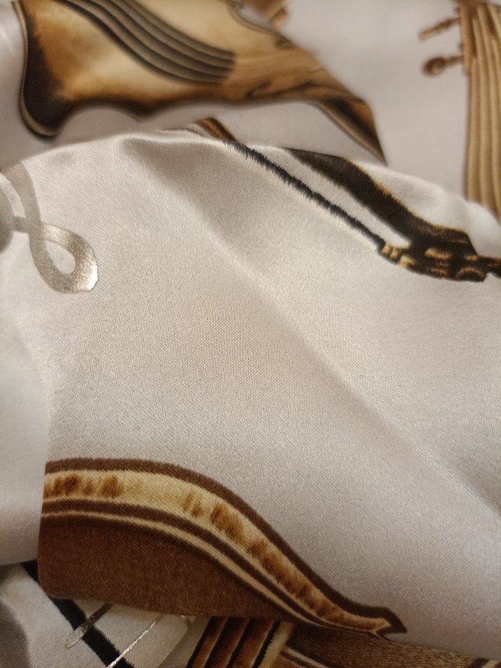 Altın Renkli Klasik Kadın İpek Fular - Görsel 4