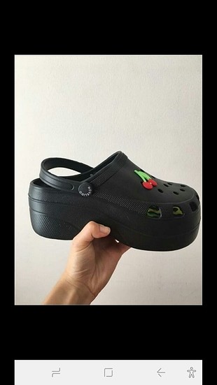 38 Beden yüksek taban crocs 38 numara.. fakat 39 numaraya daha uygun...