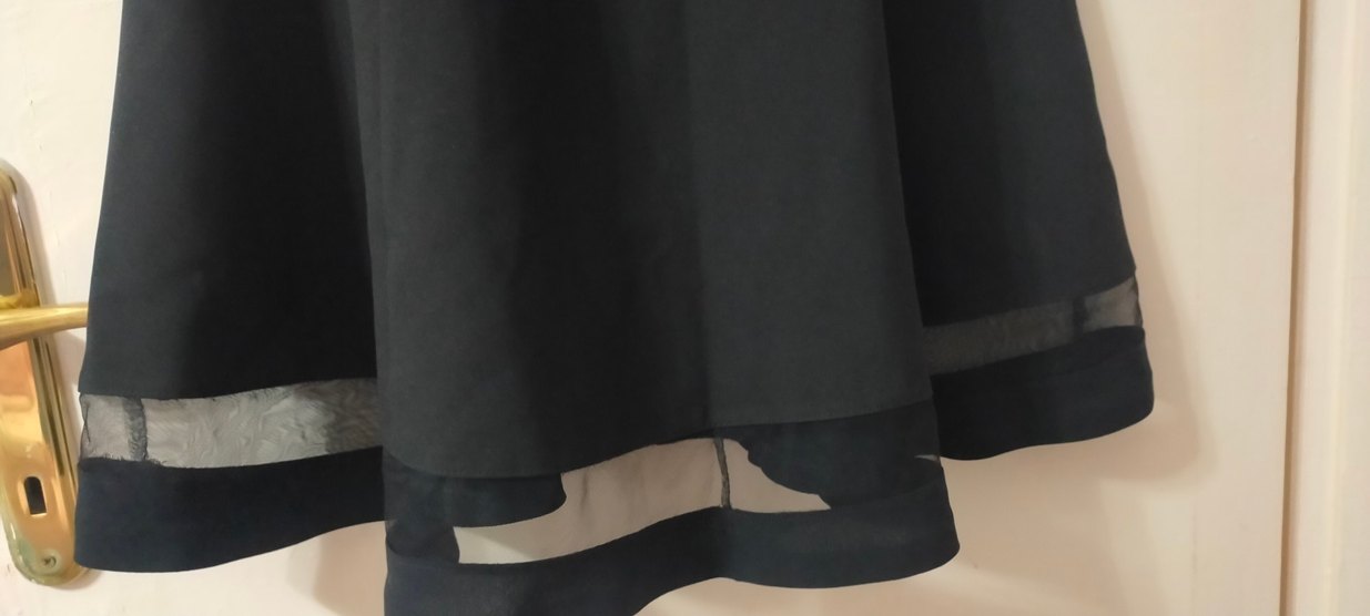 V Yaka Siyah Midi Elbise - Görsel 3