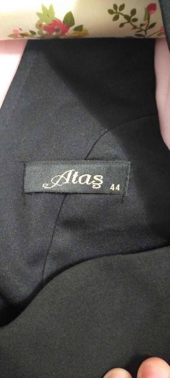 V Yaka Siyah Midi Elbise - Görsel 4